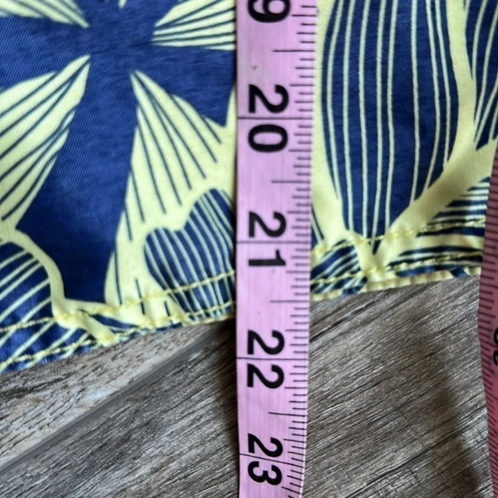 St. John’s Bay shorts men’s swim trunks, yellow and gray floral size medium - Picture 7 of 9